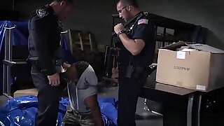 Homofil cop fysiske videoer xxx innbrudd fører til hard arrestasjon